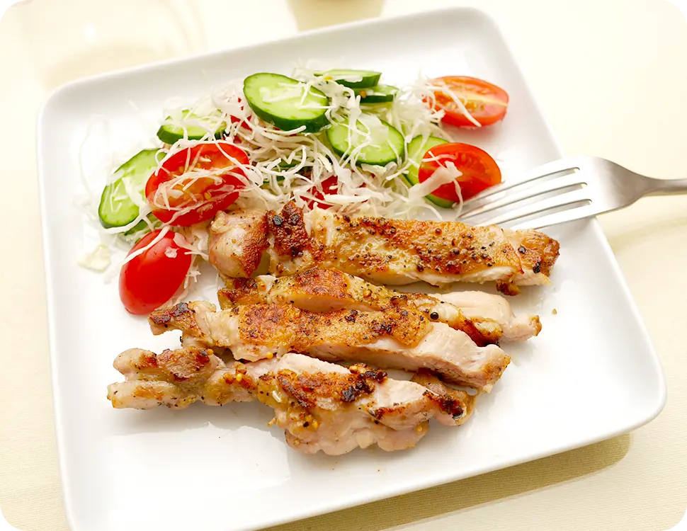 脆皮雞腿和風沙拉